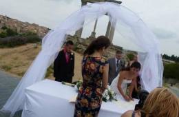 Ávila celebra la primera boda en un exterior de la ciudad 