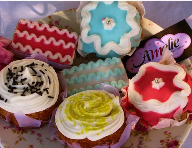Lote de 20 Toallas con Bolsita Forma Tronco Pastel Cupcake- Detalles  Originales para Invitados de Bodas, Regalos Comuniones y Cumpleaños  Infantiles : : Hogar y cocina